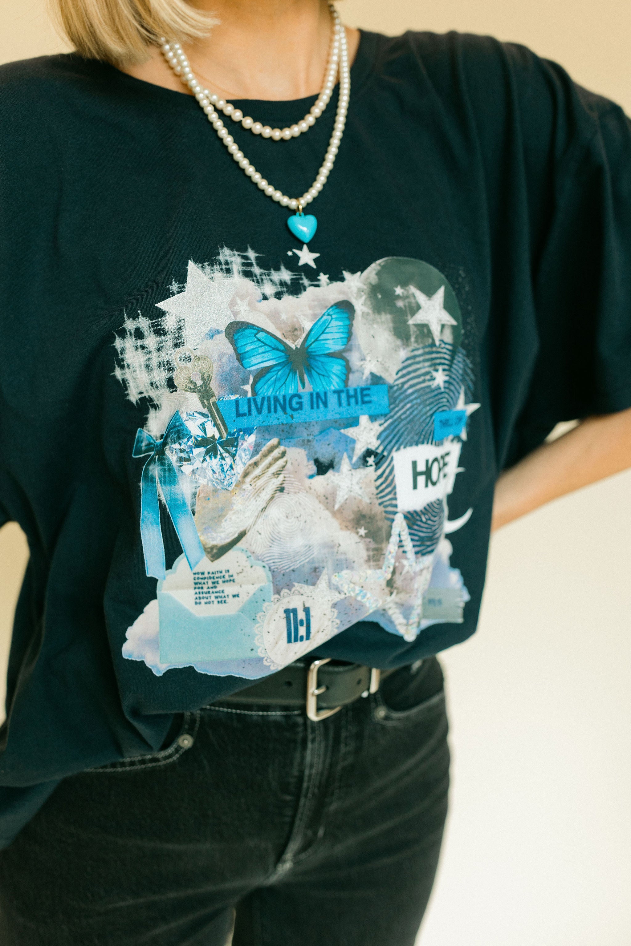 Living in Hope Graphic Onesize Tee - Navy